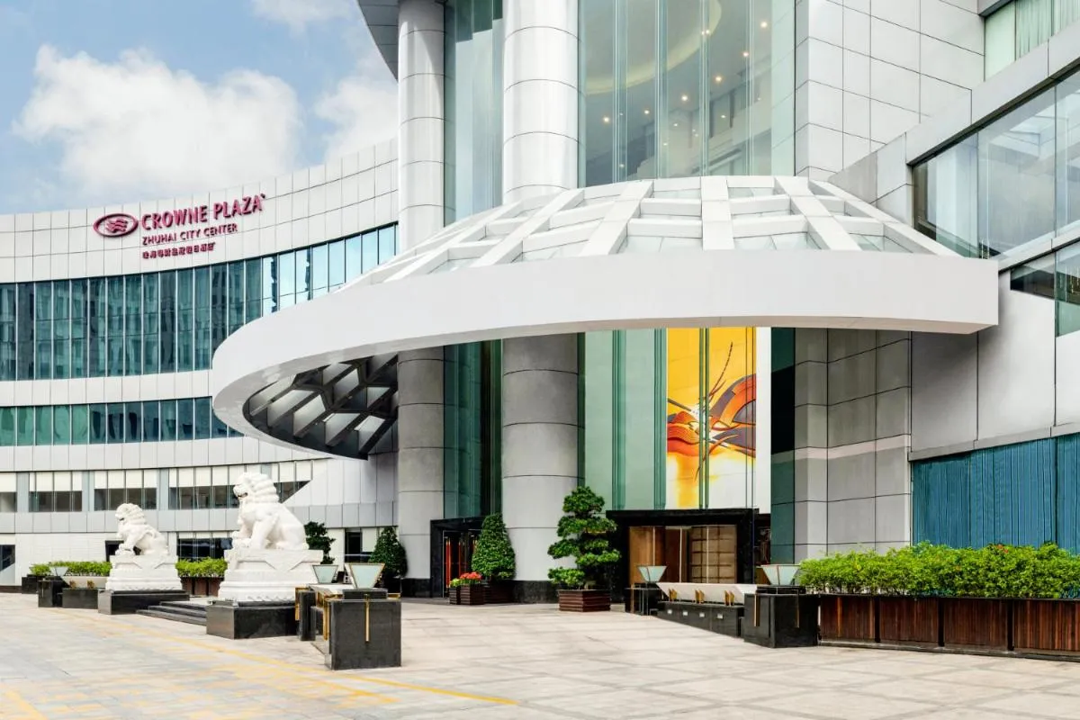 Image 3 of Crowne Plaza Zhuhai City Center by IHG – offers free one-way shuttle to Chimelong Ocean Kingdom