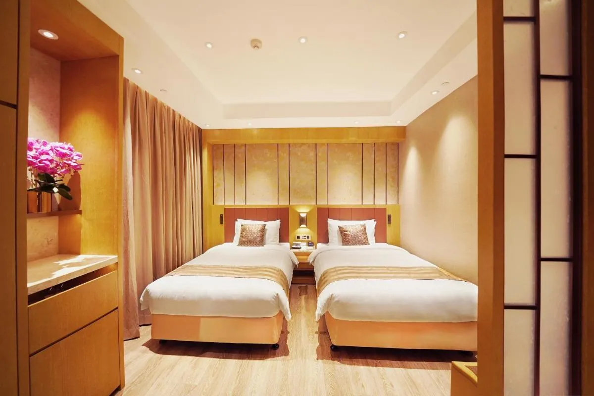 Image 2 of Grand Dragon Hotel