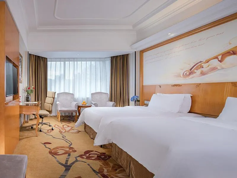 Image 2 of Vienna International Hotel Zhuhai Golden Phoenix