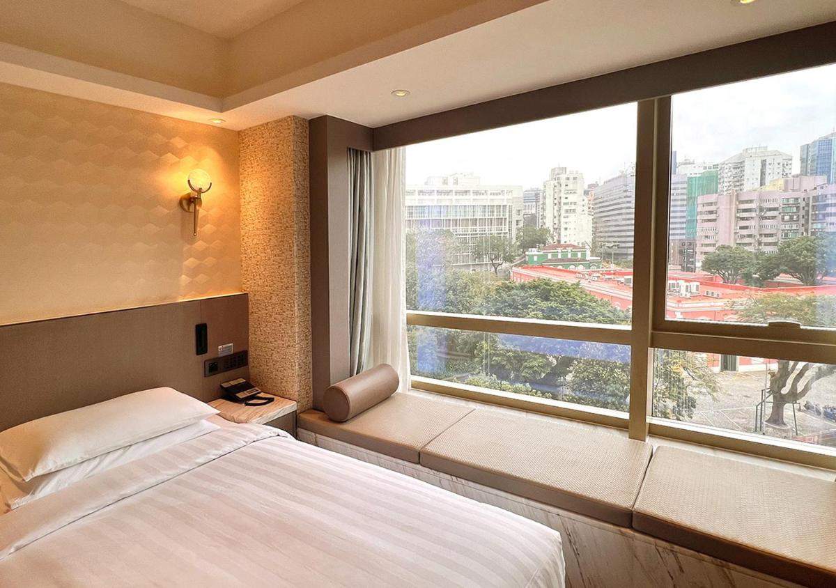 Image 1 of China Dragon Hotel