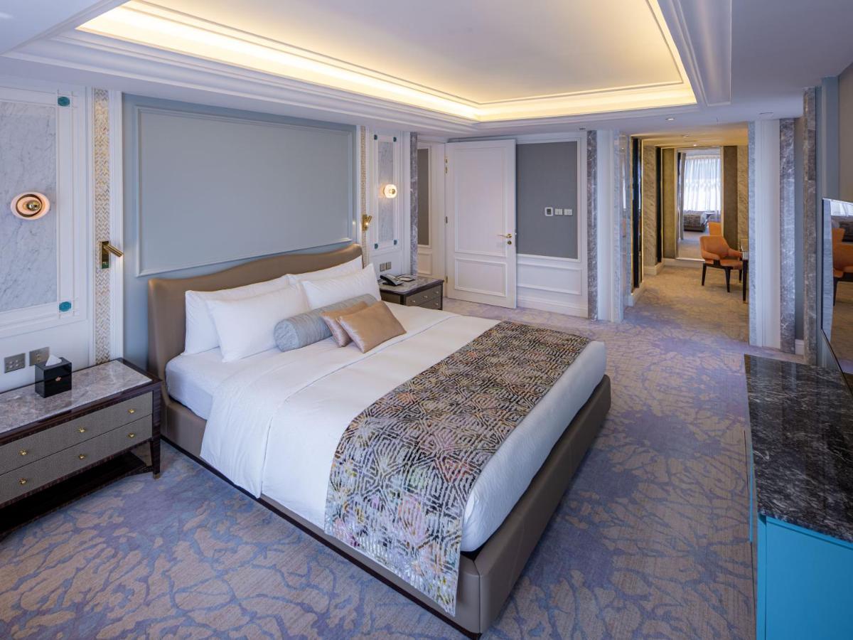 Image 1 of Grand Emperor Hotel